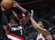 太阳中锋艾顿在业余篮球比赛中表现出色